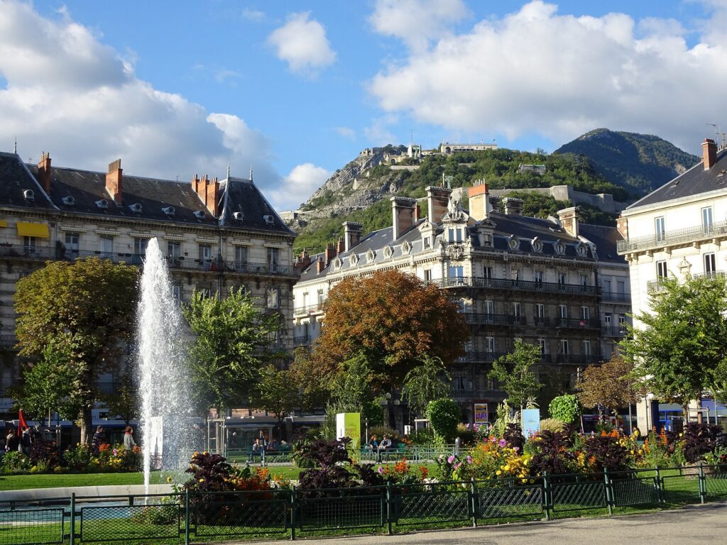 La fontaine de la place Victor-Hugo dans l’hypercentre de Grenoble