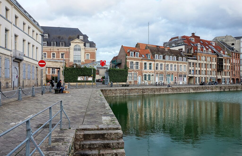 Les façades en brique du quai du Wault à Lille