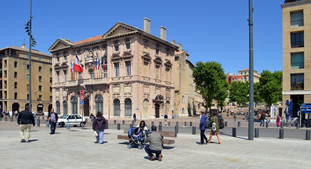 L’hôtel de ville de Marseille vu depuis le quai du Port