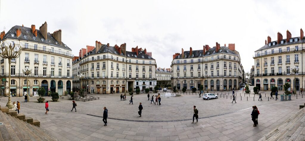 La place Graslin et le théâtre à Nantes