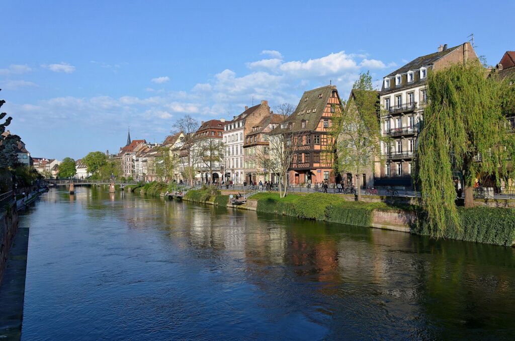 Le quai des Bateliers le long de l’Ill à Strasbourg